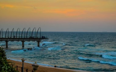 Umhlanga Gezinti İskelesi. Kwazulu Natal Durban Kuzey Afrika 'da bir balina iskelesi.