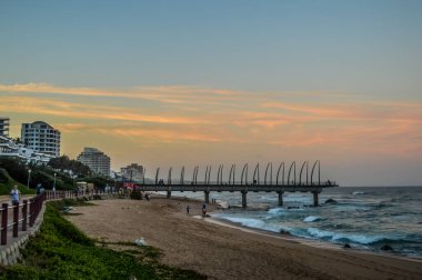 Umhlanga Gezinti İskelesi. Kwazulu Natal Durban Kuzey Afrika 'da bir balina iskelesi.
