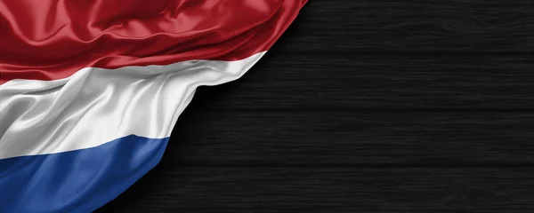Κοντινό Πλάνο Της Σημαίας Της Ολλανδίας Στο Μαύρο Ξύλινο Φόντο — Φωτογραφία Αρχείου