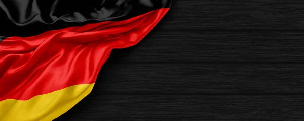 Siyah ahşap arkaplanda Alman bayrağını kapat 3D görüntüleme