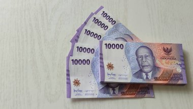 Endonezya Rupiah Banknotları Tahta Yüzey IDR 10000