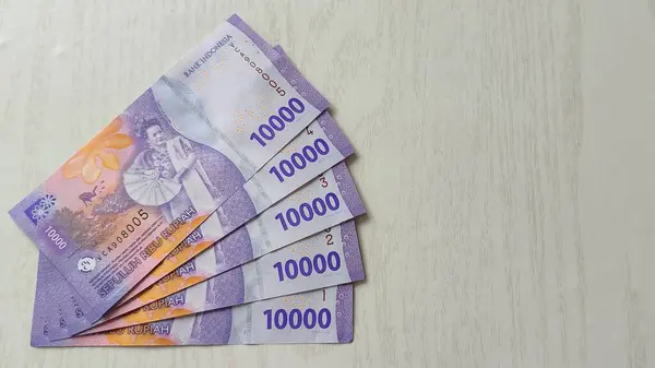 Endonezya Rupiah Banknotları Tahta Yüzey IDR 10000