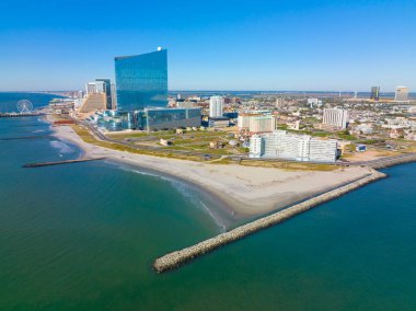 Atlantic City, New Jersey NJ, ABD 'deki Boardwalk' ta Ocean Casino Resort manzarası. 