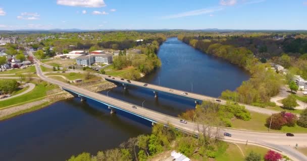 Merrimack Nehri Taylor Şelalesi Köprüsü Üzerinde Hudson Kasabası Ile Nashua — Stok video