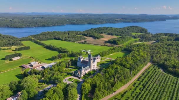 Abbaye Saint Benoit Lac Aerial View Lake Memphremagog Memphremagog County — Videoclip de stoc