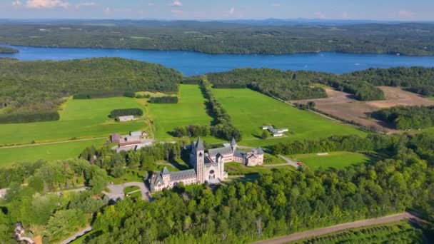 Abbaye Saint Benoit Lac Aerial View Lake Memphremagog Memphremagog County — Stok video