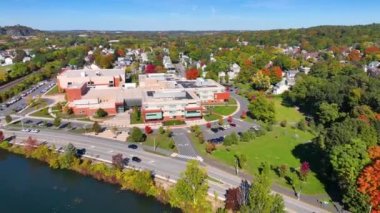 Winchester Center Historic District ve High School, ABD 'nin Massachusetts MA şehrinde sonbaharda kuruldu..