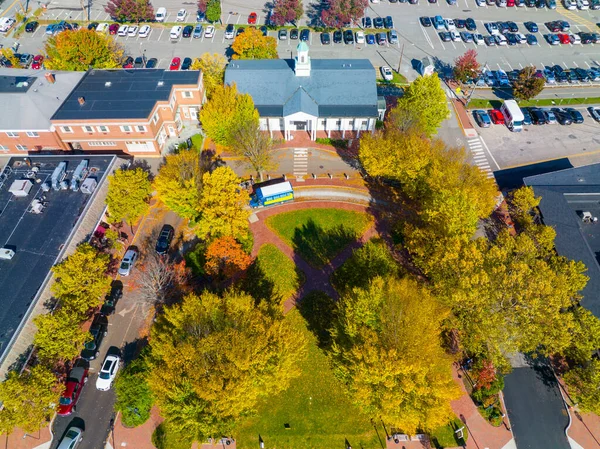 レキシントン タウンセンターと歴史協会が秋にマサチューセッツ州デポ スクエア 英語版 に空中展望を建設する — ストック写真