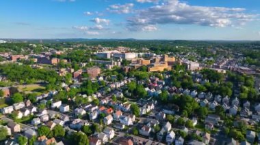 Brighton tarihi merkezi ve Boston, Massachusetts MA, ABD 'deki St. Elizabeth Tıp Merkezi hava manzarası. 