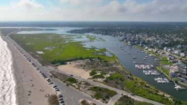 Batı Dennis Sahili hava manzarası ve Bass River ağzındaki Batı Dennis Yat Kulübü Dennis, Massachusetts MA, ABD. 
