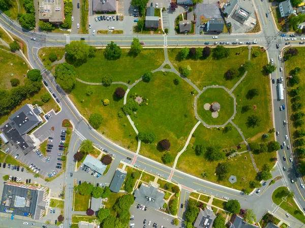 バーリントン歴史的な町の中心部の空中の景色を含むタウンコモン 夏のタウンホール バーリントンの町 マサチューセッツ州 アメリカ — ストック写真
