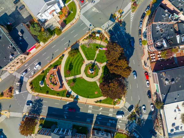 マサチューセッツ州ウォバーンのダウンタウンでコモン ホールとシティ ホールの空中ビューを着用米国 — ストック写真