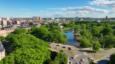 Back Bay Fens 'in havadan görüntüsü yazın Back Bay, Boston, Massachusetts MA, ABD' de Charles River yakınlarında. Back Bay Fens 1879 'da Frederick Law Olmsted tarafından tasarlandı.. 