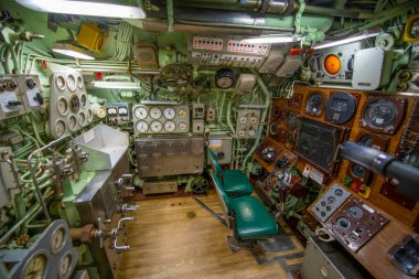 USS Albacore kontrol odası AGSS-569. Bu denizaltı 1953 yılında Amerikan Donanması için inşa edildi, şimdi Portsmouth, New Hampshire NH, ABD 'deki 600 Market Caddesi' ndeki Albacore Park 'ta bulunuyor.. 