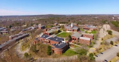 Waltham, Massachusetts MA, ABD 'deki 175 Forest Caddesi' ndeki Bentley Üniversitesi ana kampüsü.. 