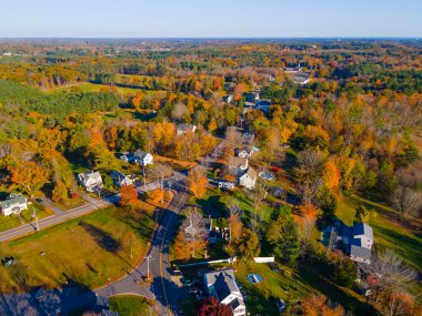 Eliot Tarihi Kasaba Merkezi Eliot Common, Maine ME, ABD 'deki Eliot Common kasabasında sonbaharda hava görüntüsü aldı. 