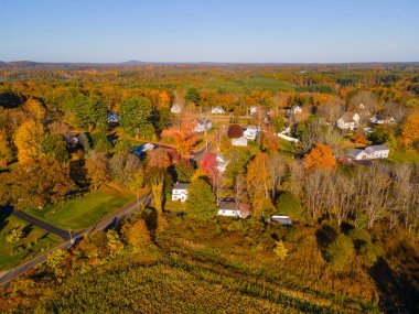 Eliot Tarihi Kasaba Merkezi Eliot Common, Maine ME, ABD 'deki Eliot Common kasabasında sonbaharda hava görüntüsü aldı. 