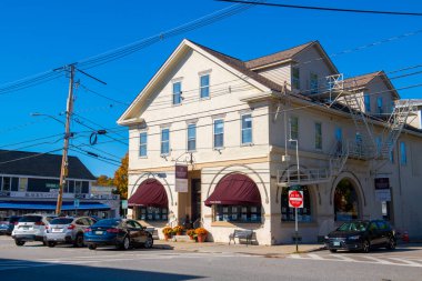 Tarihsel ticari binalar sonbaharda Wolfeboro, New Hampshire NH, ABD 'nin tarihi şehir merkezinde 22 S Main Caddesi' nde.. 