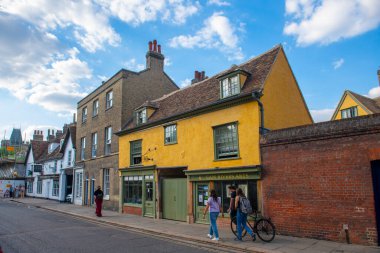 Cambridge Üniversitesi yakınlarındaki Trumpington Caddesi 'ndeki Cam Rivers Sanat Merkezi, İngiltere. 