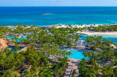 Cennet Sahili havuzu, Kraliyet Havuzu ve Bahamalar Cennet Adası Atlantis 'teki Cennet Göleti manzarası..