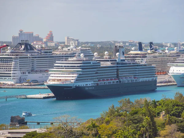 Cruiseschip Holland America Line Nieuw Amsterdam Aangemeerd Nassau Harbour Nassau — Stockfoto
