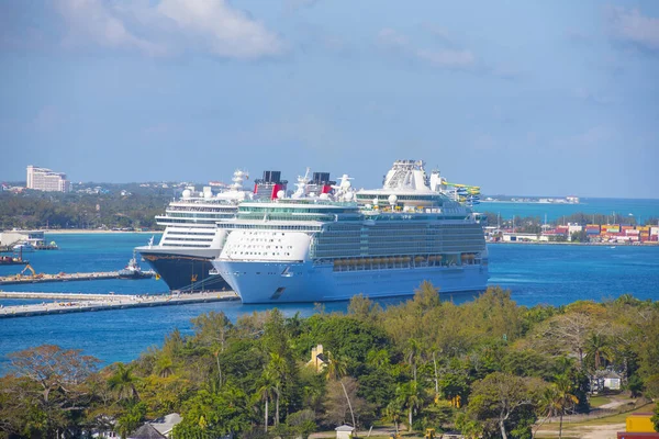 Royal Caribbean International Cruiseschip Freedom Seas Aangemeerd Nassau Harbour Nassau — Stockfoto