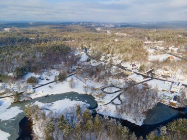 Tyngsborough 'un Middlesex Yolu' ndaki ikamet alanının havadan görüntüsü, kışın Massachusetts MA, ABD 'deki Tyngsborough kasabasında.. 