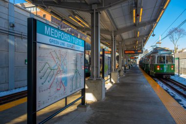 Boston Metro MBTA Green Line Medford Tufts istasyonu, Massachusetts MA, ABD. İstasyon, GLX uzantısının 12 Aralık 2022 'de açılması..