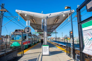 MBTA Green Line Ansaldo Breda Tip 8 treni Somerville, Massachusetts MA, ABD 'deki East Somerville istasyonunda. Yeşil Hat Eklentisi 12 Aralık 2022 'de açıldı. 