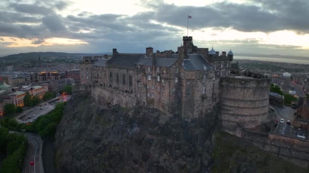 Эдинбургский Замок Является Историческим Замком Скале Замка Старом Городе Эдинбург — стоковое видео