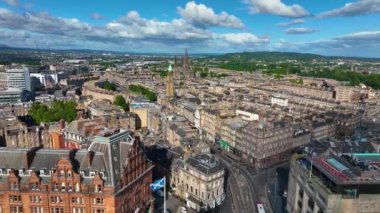Edinburgh, İskoçya 'daki St Mary Katedrali' nin bulunduğu Queensferry Caddesi ve Shandwick Place 'deki Princes Caddesi' ndeki New Town hava manzarası. New Town Edinburgh, 1995 yılından bu yana UNESCO 'nun Dünya Mirasları Alanıdır.. 