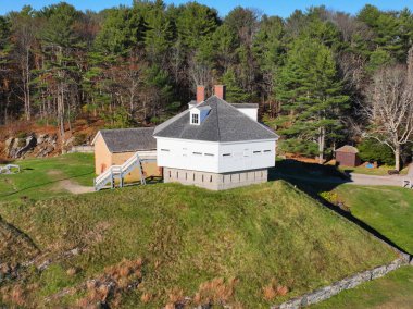 Fort McClary hava görüntüsü sonbaharda Piscataqua Nehri 'nde Kittery Point' teki Portsmouth Limanı 'nda, Maine ME, ABD. 