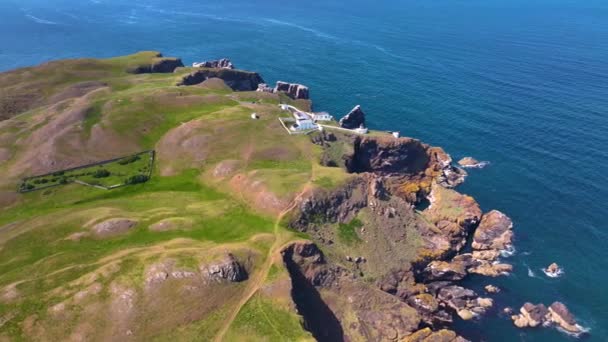 Abbs Lighthouse Coastal Cliffs Aerial View Summer Village Abbs Berwickshire — Stockvideo