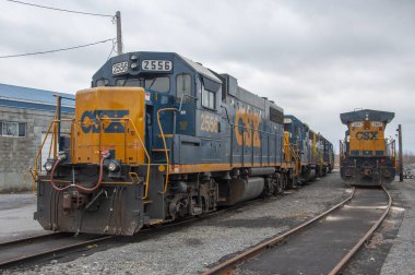 CSX EMD GP38-2 Diesel Lokomotif # 2556 Massena CSX tren istasyonu, New York State NY, ABD.