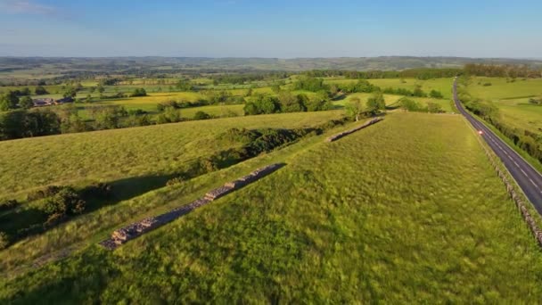 Black Carts Turret Aerial View Hadrian Wall Ruin Village Chollerford — Vídeos de Stock