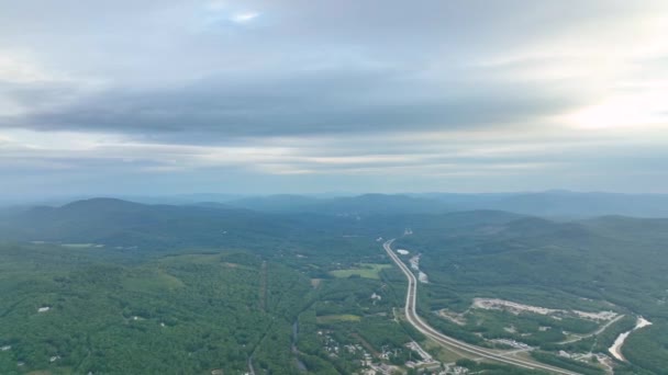 Aerial View Campton Mountain Pemigewasset River Interstate Highway Summer White — Vídeo de stock