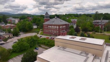 Beyaz Dağ Ulusal Ormanı ile ana cadde manzarası yaz aylarında New Hampshire NH, ABD 'deki Plymouth kasabasında. 