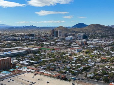Tucson şehir merkezi modern gökdelenler hava manzaralı Tucson Dağı arka planda Tucson, Arizona AZ, ABD. 