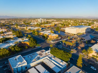 Mesa şehir merkezi hava görüntüsü Center Caddesi 'nde gün batımında Pepper Place, Mesa, Arizona AZ, ABD. 