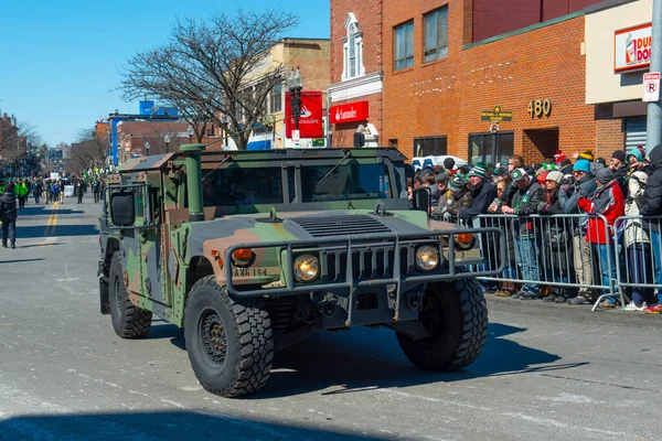 Army Humvee 2018 Saint Patrick Day Parade Boston Massachusetts Eua — Fotografia de Stock