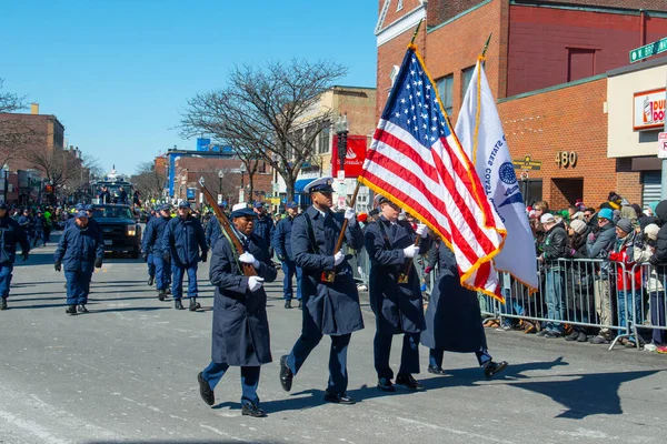 米国沿岸警備隊 2018年3月に米国マサチューセッツ州ボストンで開催された聖パトリックの日パレード — ストック写真