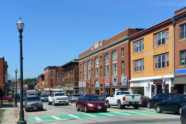 マサチューセッツ州ウェブスターの歴史的な町の中心部にあるメインストリートにある歴史的な商業ビル — ストック写真