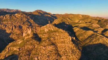 Tuscon, Arizona AZ yakınlarındaki Pima County 'deki Thimble Peak Vista' dan günbatımında Lemmon Dağı hava görüntüsü, ABD. 