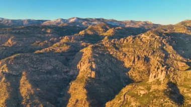 Tuscon, Arizona AZ yakınlarındaki Pima County 'deki Thimble Peak Vista' dan günbatımında Lemmon Dağı hava görüntüsü, ABD. 