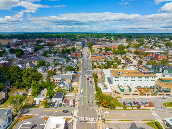 歴史的な商業ビル ニューハンプシャー州ナシュアのダウンタウンにあるメインストリートの空中ビュー — ストック写真