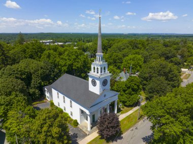 Billerica, Massachusetts MA, ABD 'nin tarihi şehir merkezi Billerica' daki 7 Concord Yolu 'ndaki Birinci Parish Unitarian Universalist Kilisesi. 