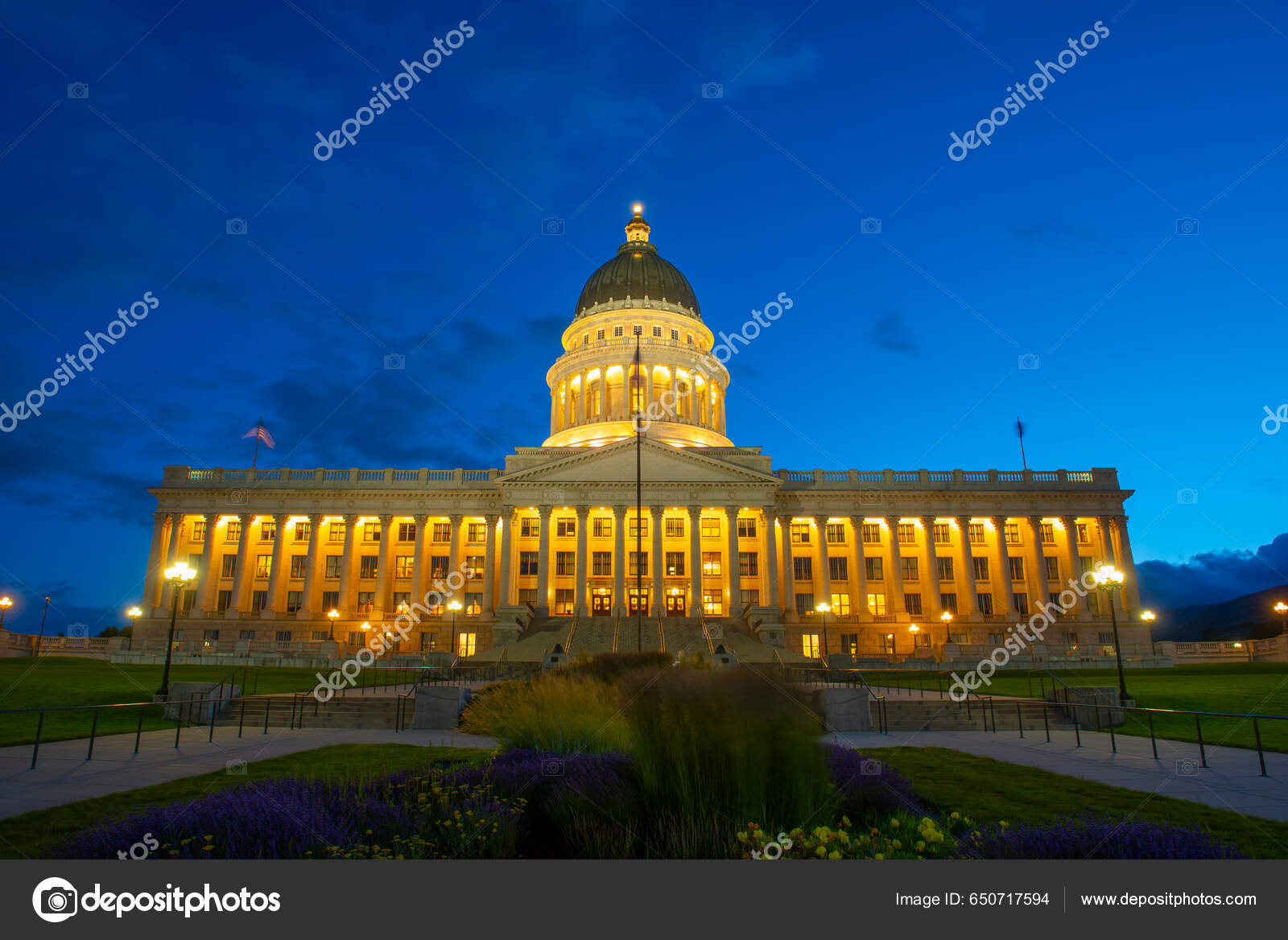 犹他州国会楼在日出时分这座大楼建于1916年位于美国犹他州盐湖城的350号州街——图库图片© jiawangkun #650717594