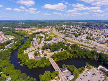 Pawtucket Kalite Tepesi tarihi bölge hava manzarası Blackstone Nehri ve eyaletler arası 95 numaralı otoyol da dahil olmak üzere, Central Falls, Rhode Island RI, ABD. 