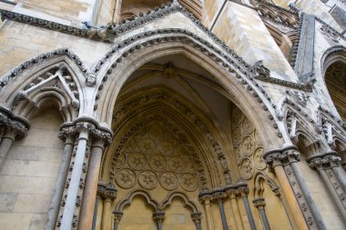 Westminster Abbey Geçidi, İngiltere 'nin başkenti İngiltere' de Westminster 'da Westminster Sarayı' nın yanında yer almaktadır. Bu kilise 1987 'den beri UNESCO Dünya Mirasları Alanıdır.. 
