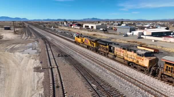 Vista Aérea Del Tren Carga Union Pacific Histórica Ciudad Willcox — Vídeo de stock